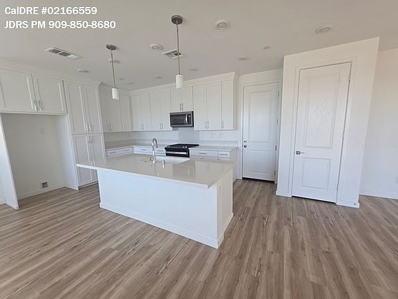 2nd image of 2860 Sapphire Rd