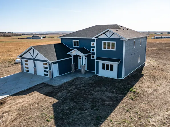 4471 Wrangler Rd, Mandan, ND 58554