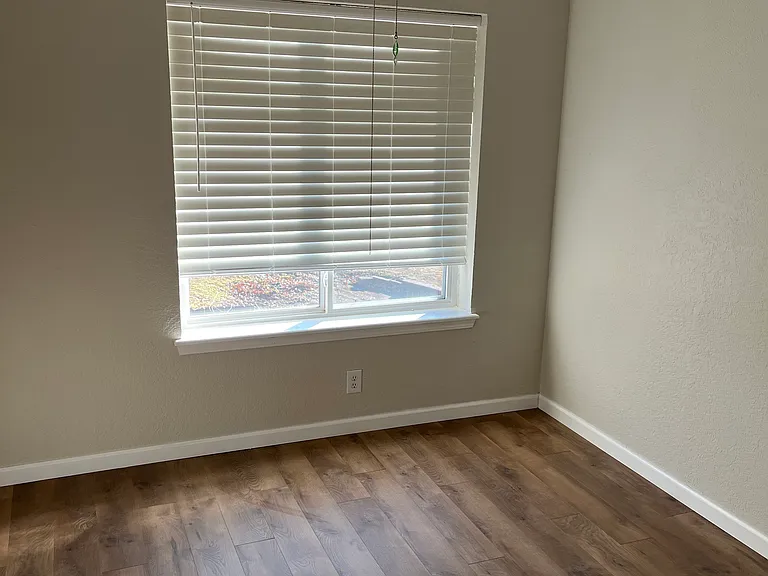 2709 Bishops Dr — Photo 7