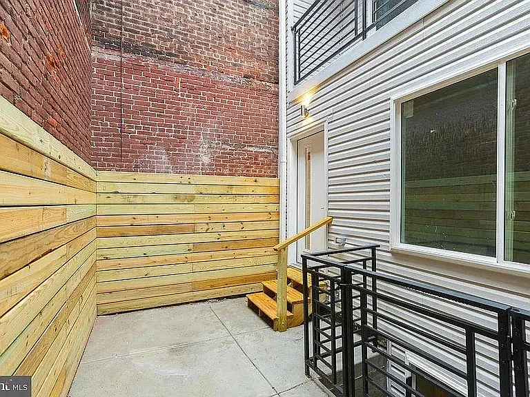 1931 E Huntingdon St — Photo 19