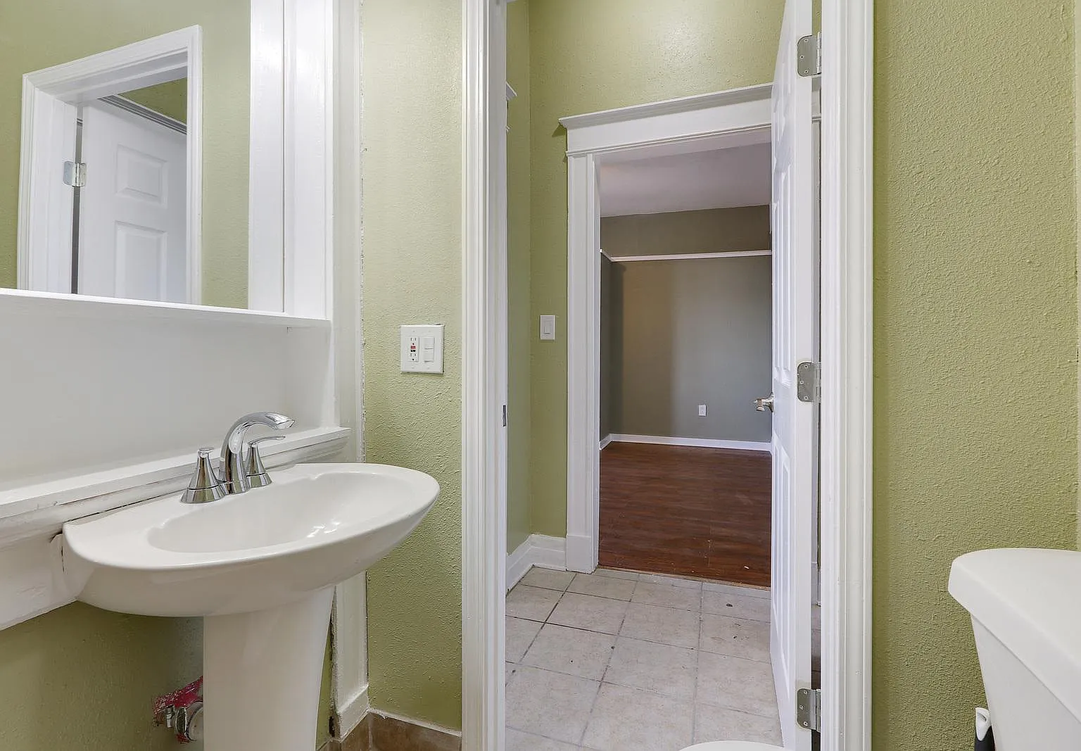 2833 Napoleon Ave — Photo 3