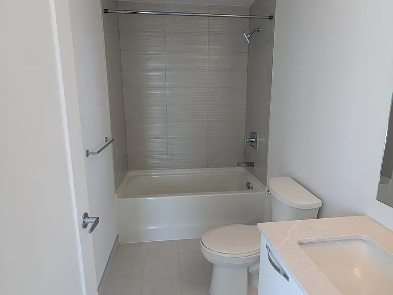 75 James St S #1014 — Photo 14