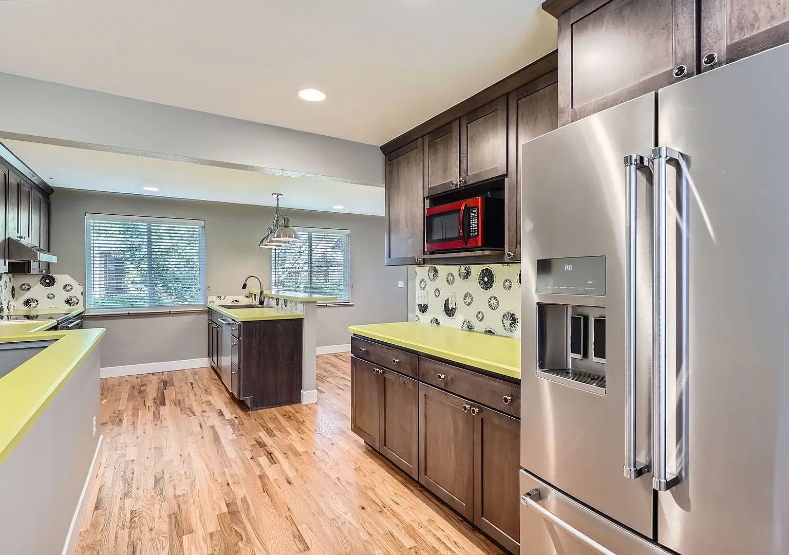 4 Bed, 2 Bath Duplex Bright, Stylish, Move-In Ready and Free to Apply! — Photo 4