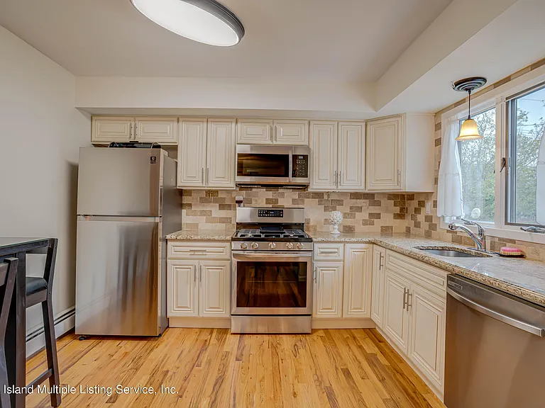 307 S Railroad St — Photo 2