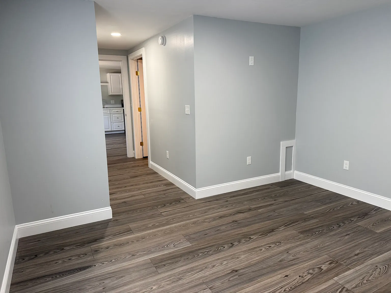 3 bed, 1000 sqft, $2,000 — Photo 4