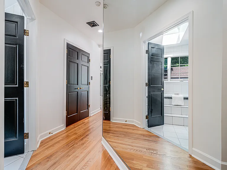 Dressing Hall to primary suite