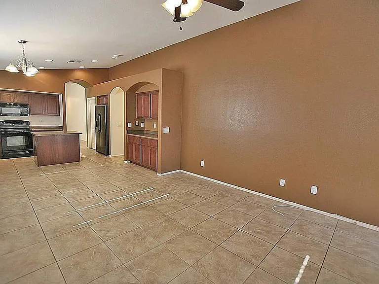 9902 W Melinda Ln — Photo 2
