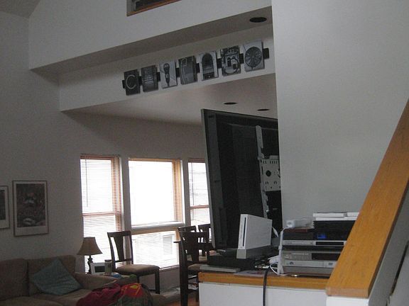 2nd image of 1453 W Belmont Ave APT 2