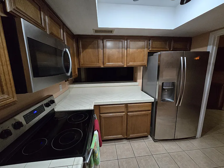 413 W Beverly Ln — Photo 10