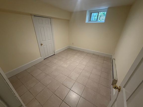 2nd image of 136 Chiswick Rd APT 1B