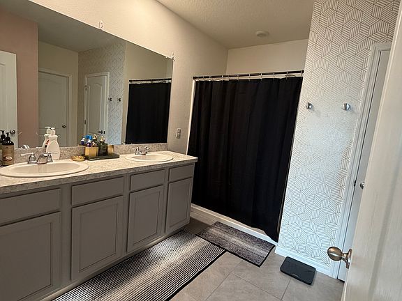 5th image of 456 Burnham Cir #1