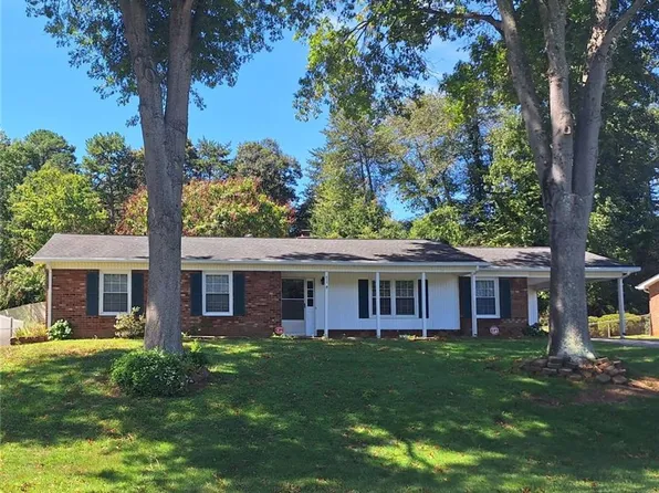 217 Turkey Hill Dr, King, NC 27021