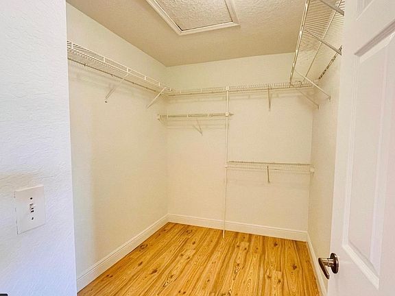 3rd image of 1436 Hawthorne Pl