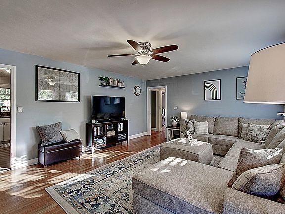 5th image of 2336 Woodridge Ave