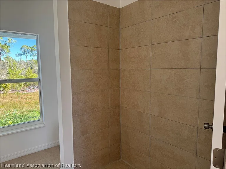 1408 Bittersweet St — Photo 12