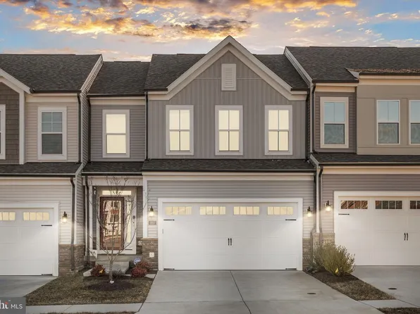 225 Smokebush Dr, Stafford, VA 22554