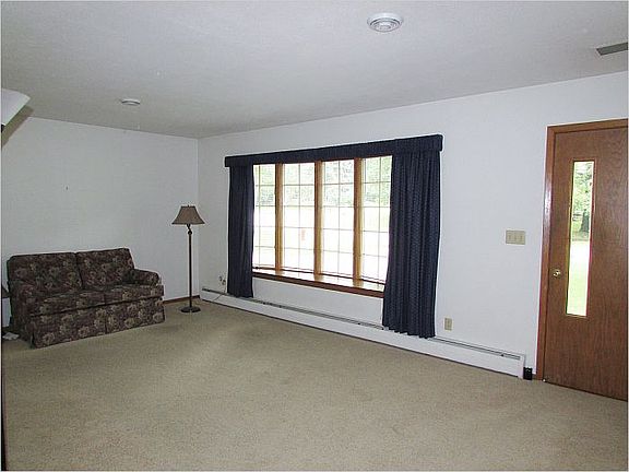5th image of 2386 Grospoint Ave N