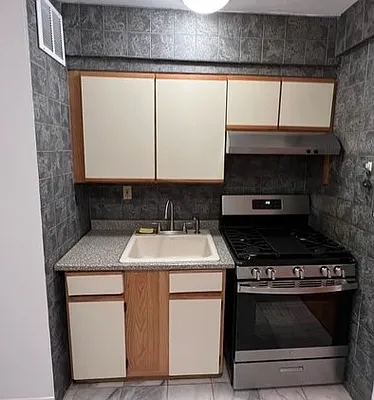 Sold by Dom Realty | media 6