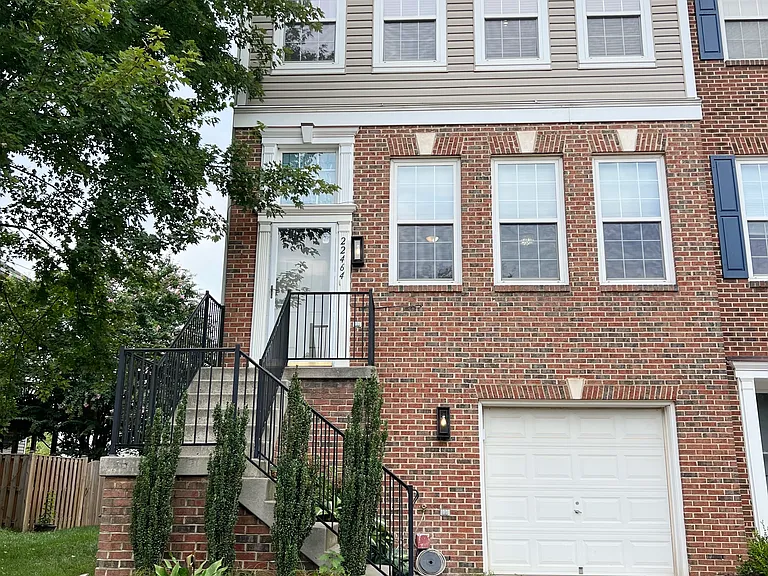 22464 Maison Carree Sq — Photo 1