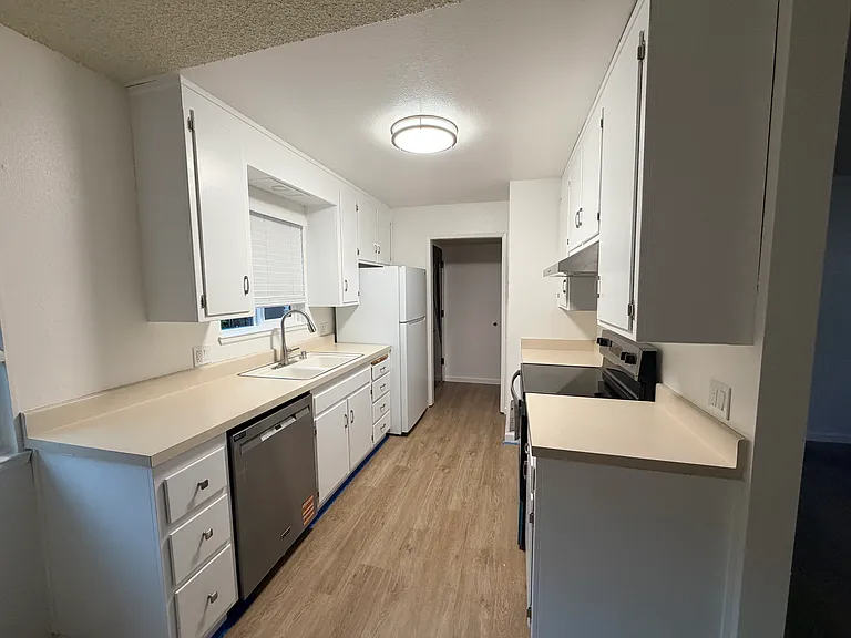 2220 Mesquite Dr — Photo 8