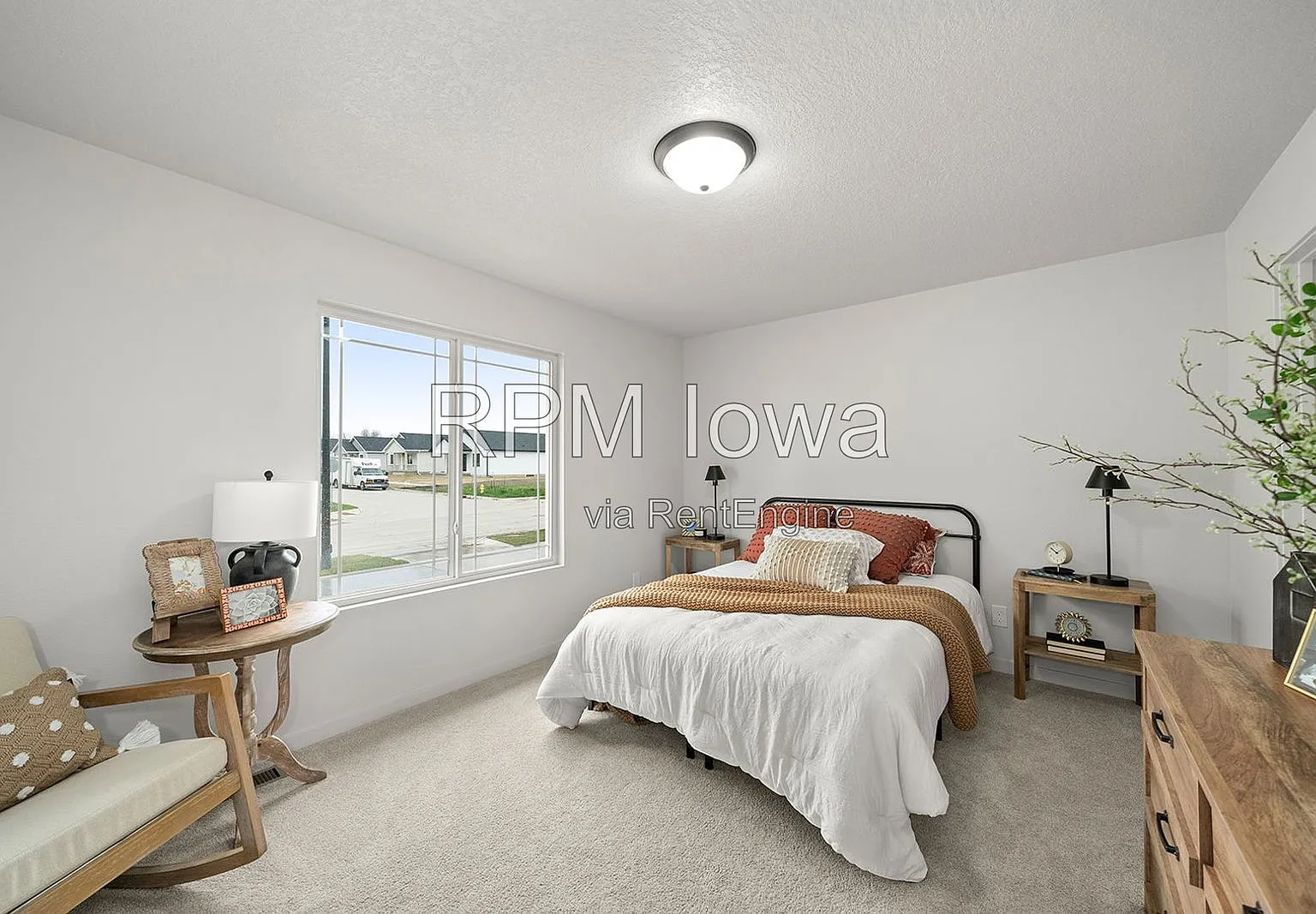 3 bed, 2.5 bath, 1239 sqft, $1,950 — Photo 2