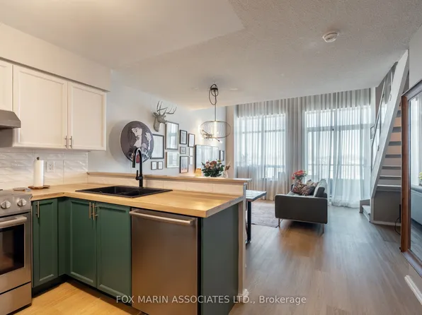 200 Manitoba St #425, Toronto, ON M8Y 3Y9
