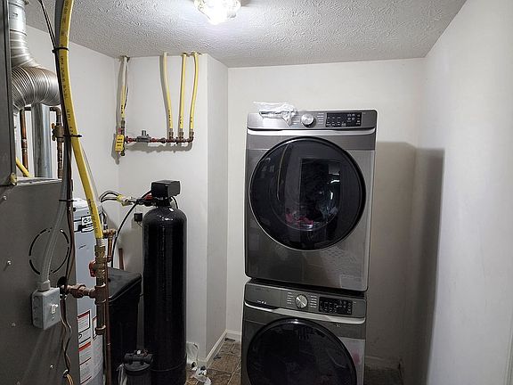 3rd image of 5815 Grand Ave