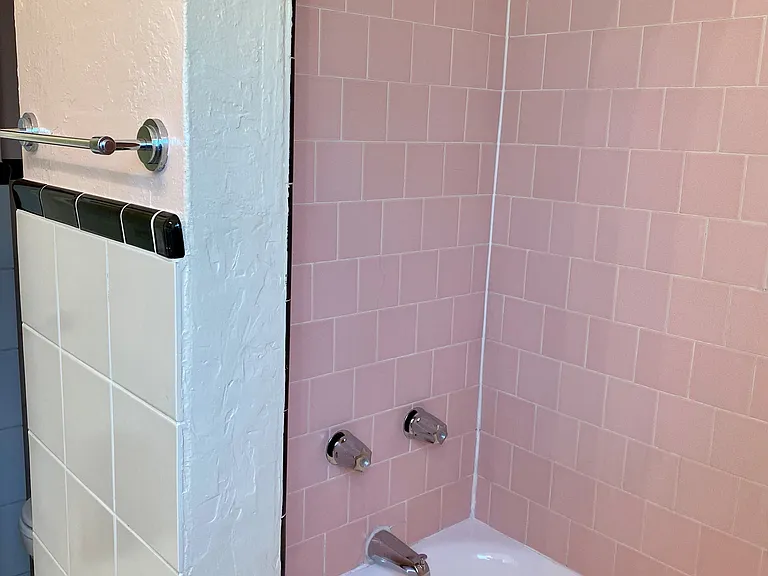 613 Roycroft Ave — Photo 11