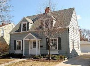 5142 N Idlewild Ave, Whitefish Bay, WI 53217