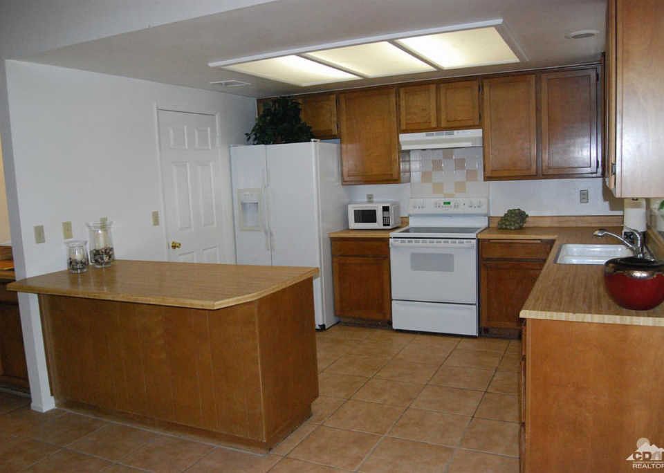 1st image of 78690 Saguaro Dr