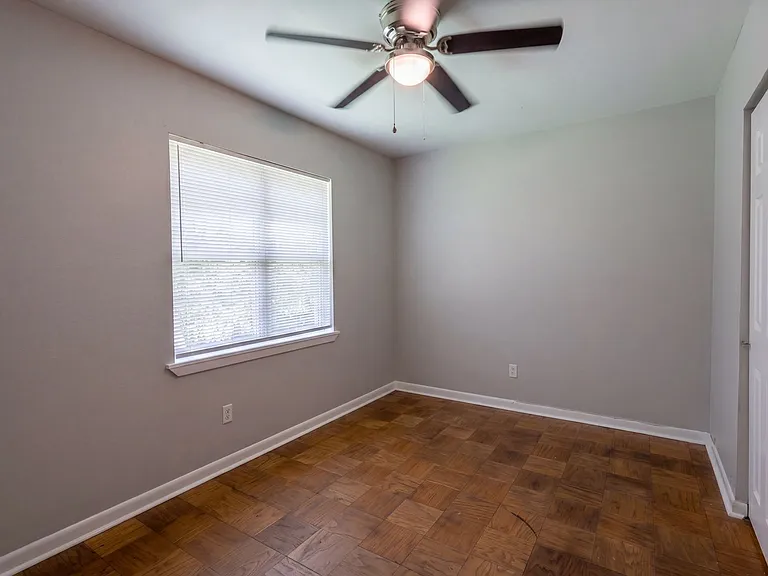 9442 Normandie Dr — Photo 11