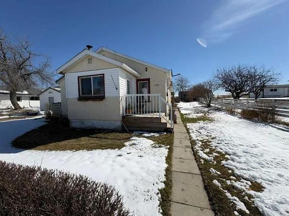 120 1st Ave W, Three Hills, AB T0M 2A0