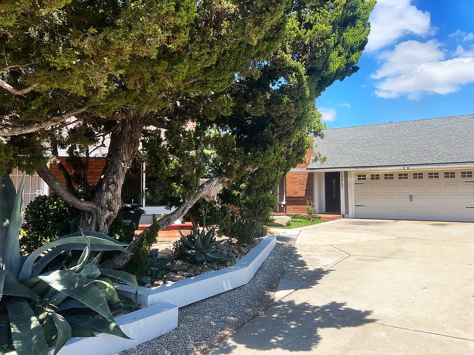 Charming front entrance with a low-maintenance yard, spacious driveway, and a quiet cul-de-sac location_ideal for families.