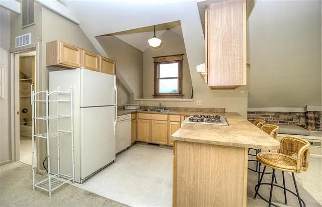 402 W Washington St #C — Photo 6