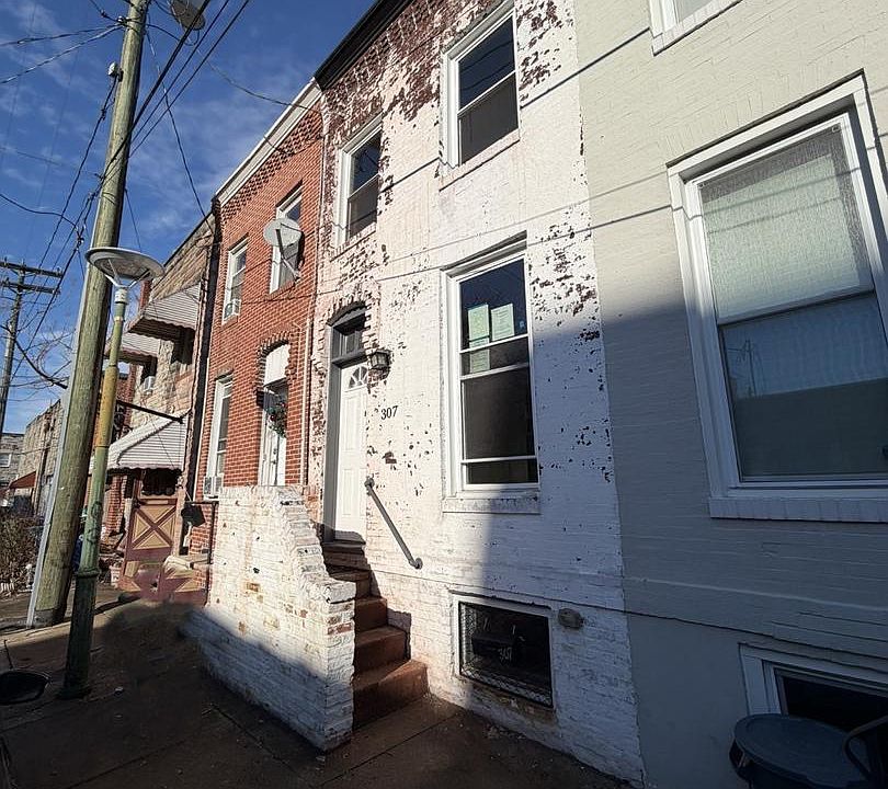 1st image of 307 S Baylis St