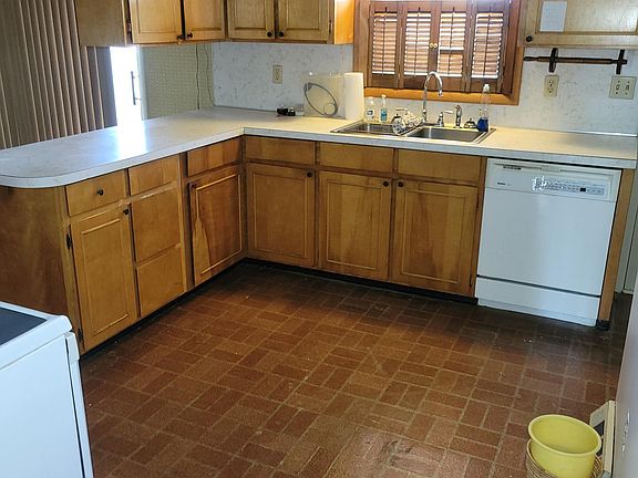 2nd image of 17604 Meadowood Dr