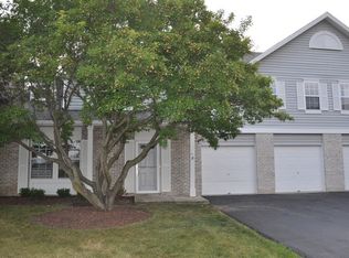 101 S Oakhurst Dr, Aurora, IL 60504