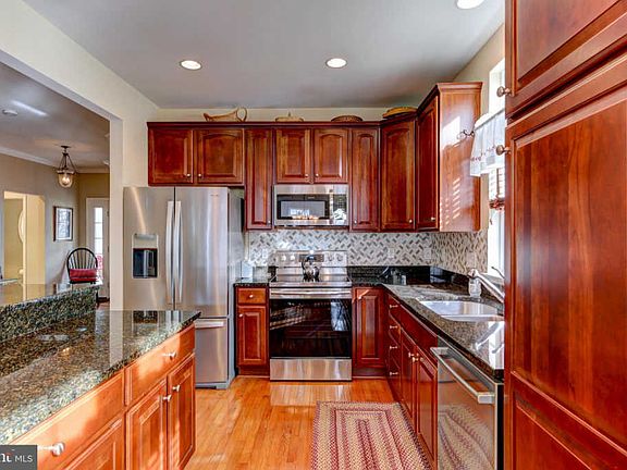4th image of 204 Dorsey Ln