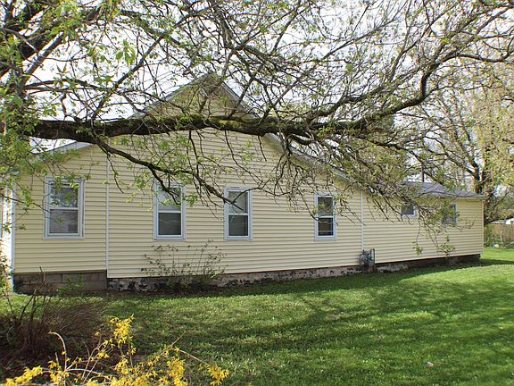 3rd image of 417 Elm St