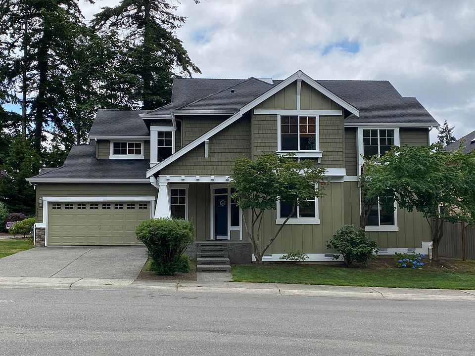 Beautiful family friendly home in wonderful neighborhood.