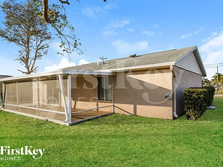 308 SW 13th St — Photo 15