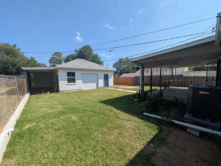 1225 NW 98th St — Photo 5
