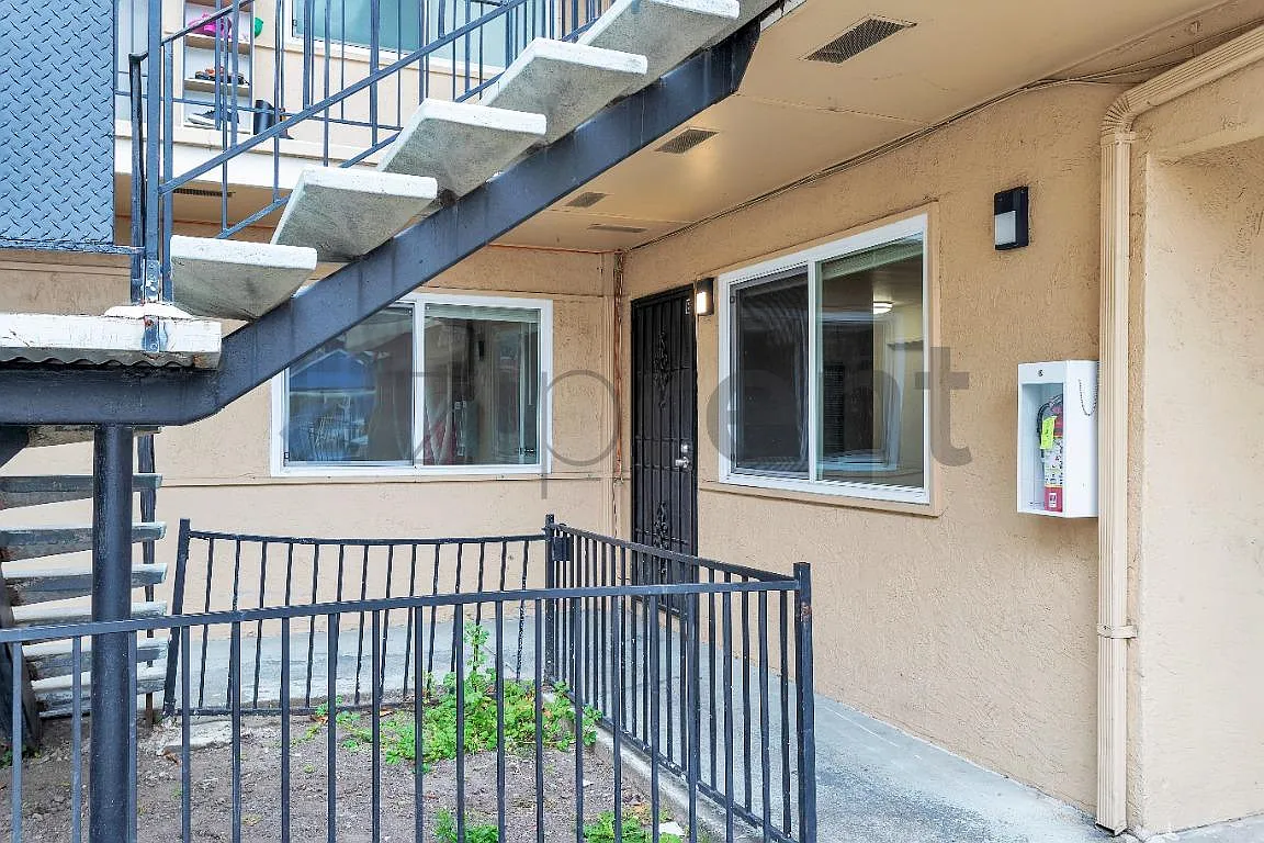 3 bed, 1150 sqft, $2,650 — Photo 2