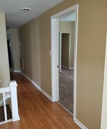 5th image of 637 N Central Ave