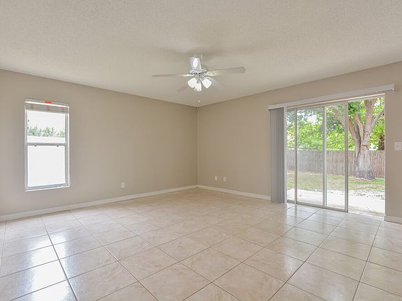4th image of 12020 Woodglen Cir