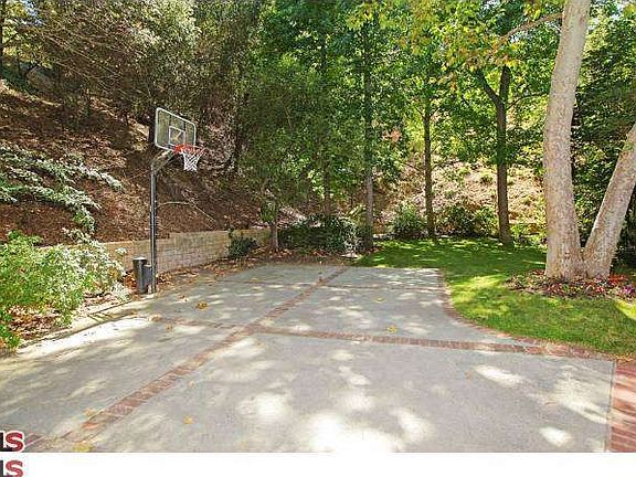 3rd image of 15129 Mulholland Dr