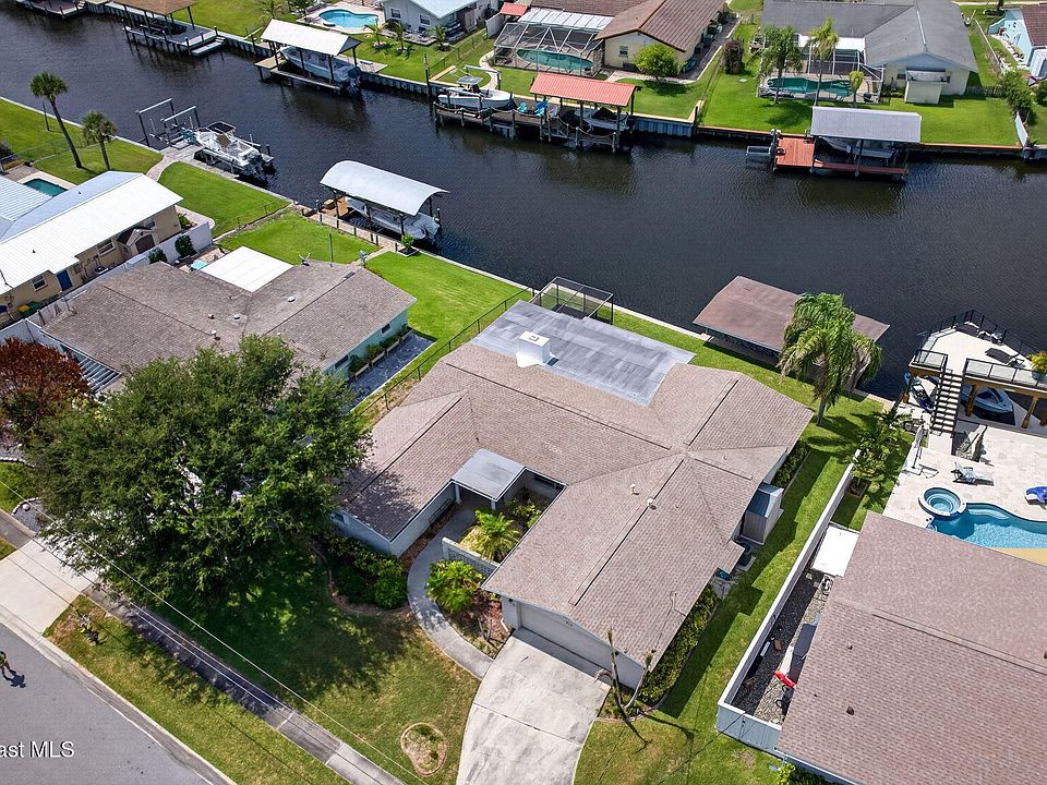1st image of 315 Ursa Ave