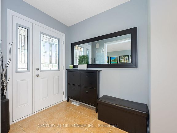 4th image of 171 Elaine Dr