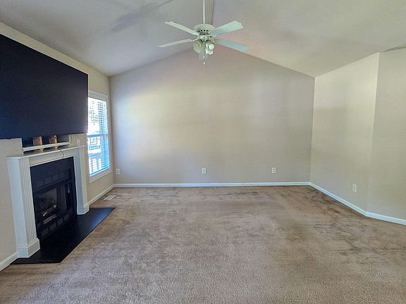 5th image of 1092 Lake Ridge Dr