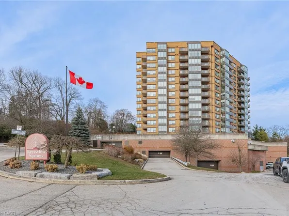 237 King St W #810, Cambridge, ON N3H 5L2